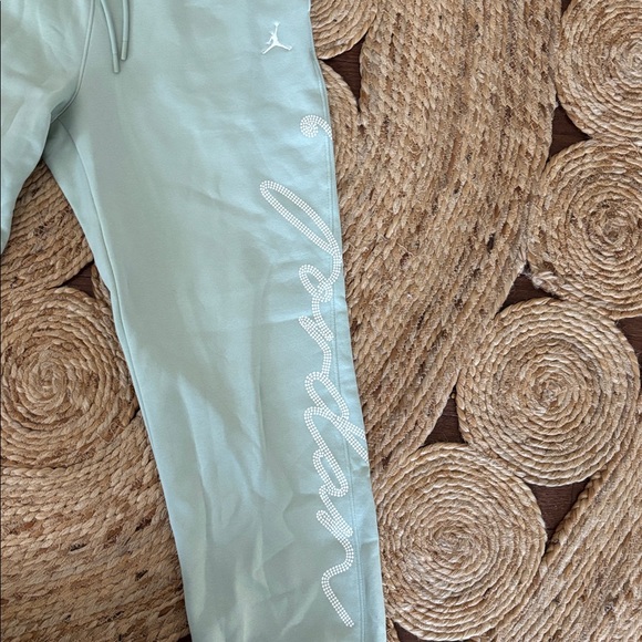 Jordan sage green and white joggers - Picture 2 of 4